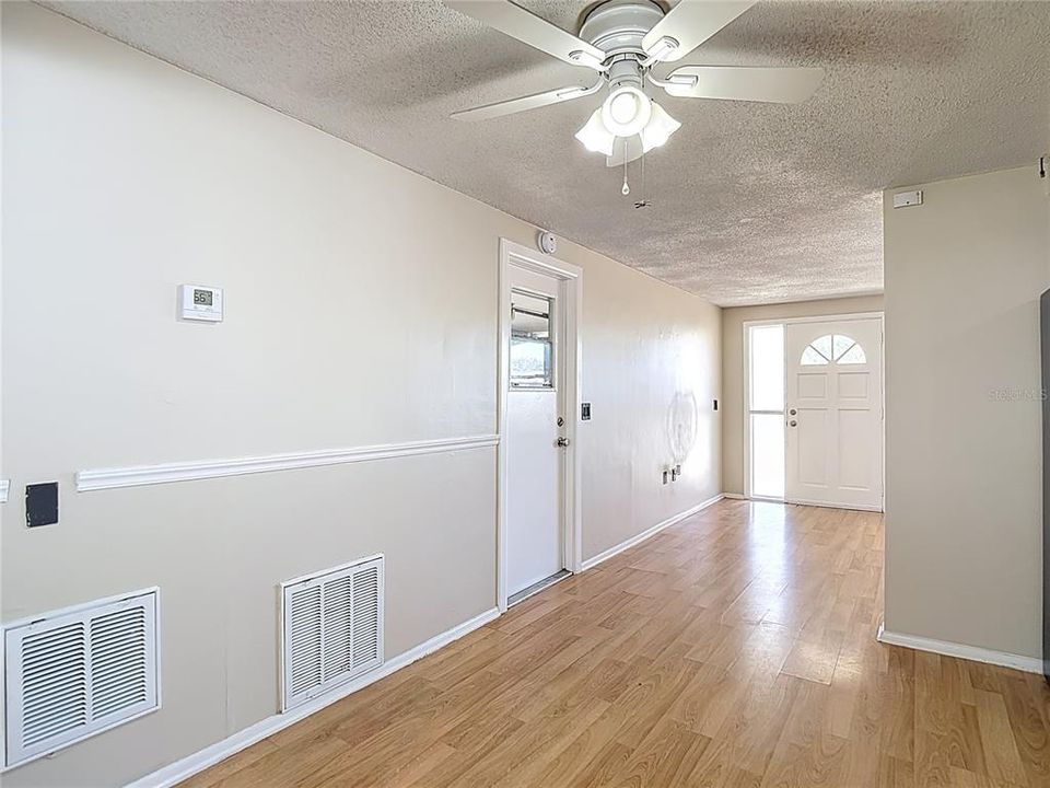 На продажу: $219,999 (2 спален, 2 ванн, 1168 Квадратных фут)