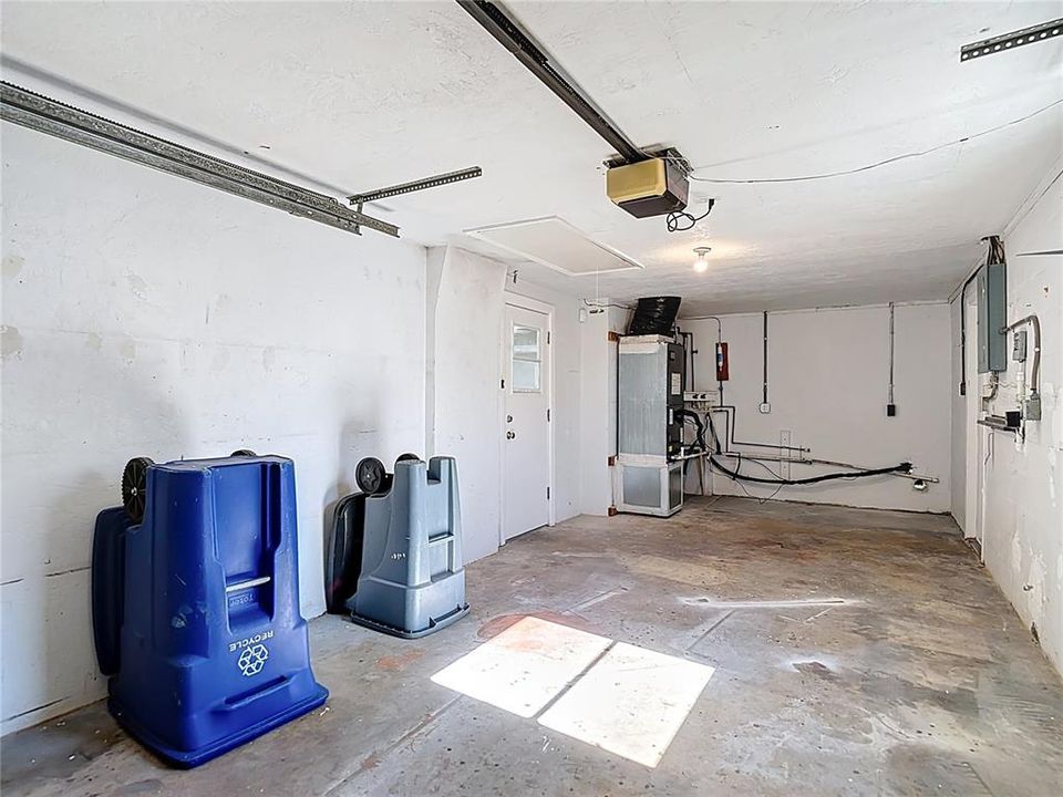 На продажу: $219,999 (2 спален, 2 ванн, 1168 Квадратных фут)