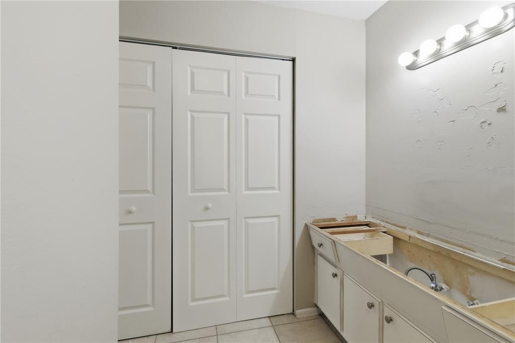 For Sale: $179,900 (4 beds, 2 baths, 1706 Square Feet)