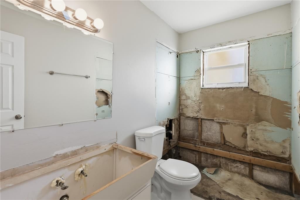 For Sale: $179,900 (4 beds, 2 baths, 1706 Square Feet)