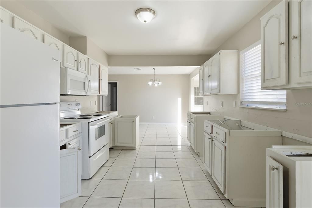 For Sale: $179,900 (4 beds, 2 baths, 1706 Square Feet)