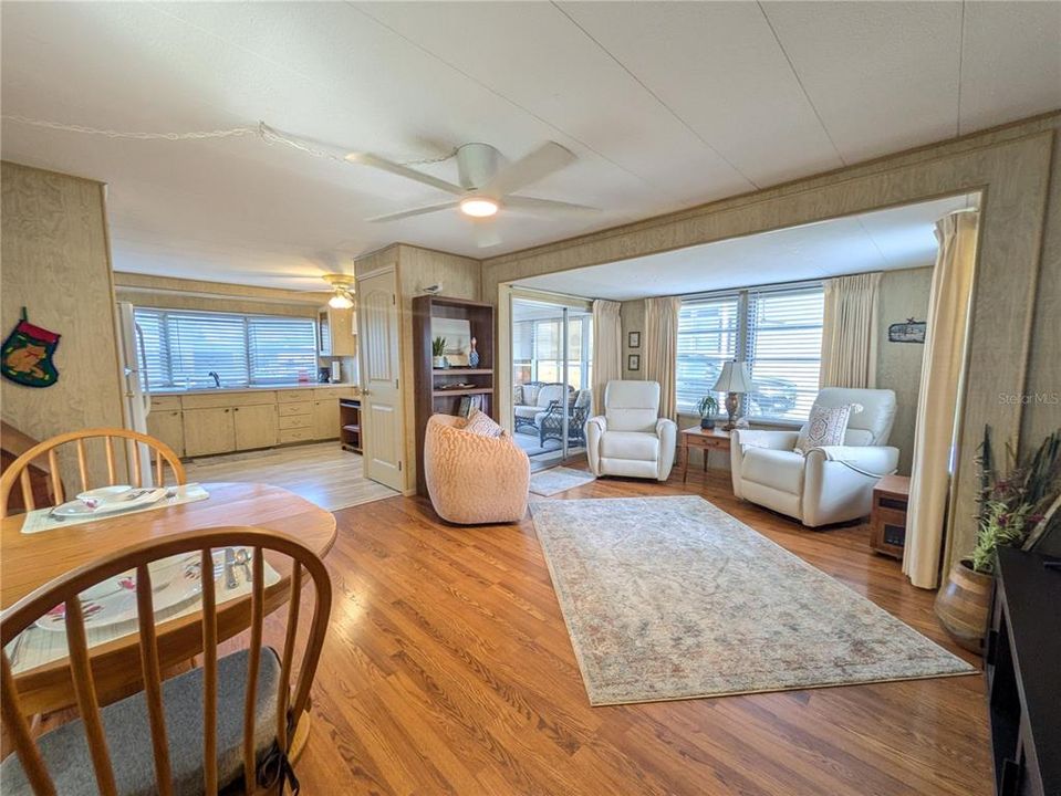 For Sale: $137,000 (2 beds, 1 baths, 665 Square Feet)