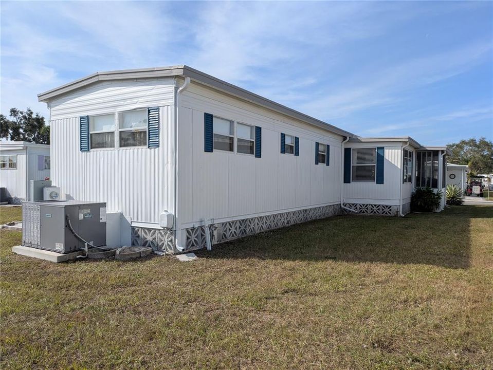 For Sale: $137,000 (2 beds, 1 baths, 665 Square Feet)