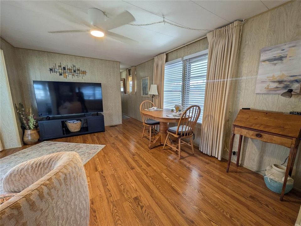 For Sale: $137,000 (2 beds, 1 baths, 665 Square Feet)