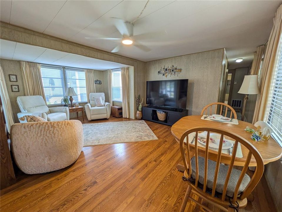 For Sale: $137,000 (2 beds, 1 baths, 665 Square Feet)