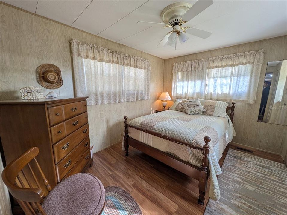 For Sale: $137,000 (2 beds, 1 baths, 665 Square Feet)