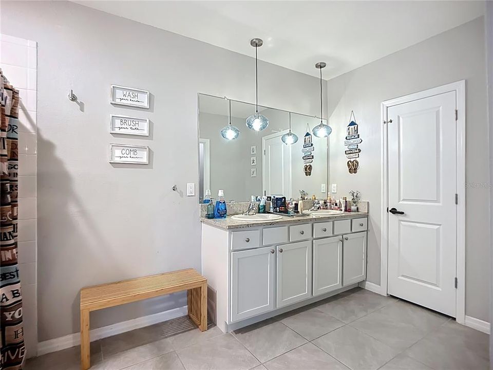 For Sale: $450,000 (4 beds, 2 baths, 2364 Square Feet)