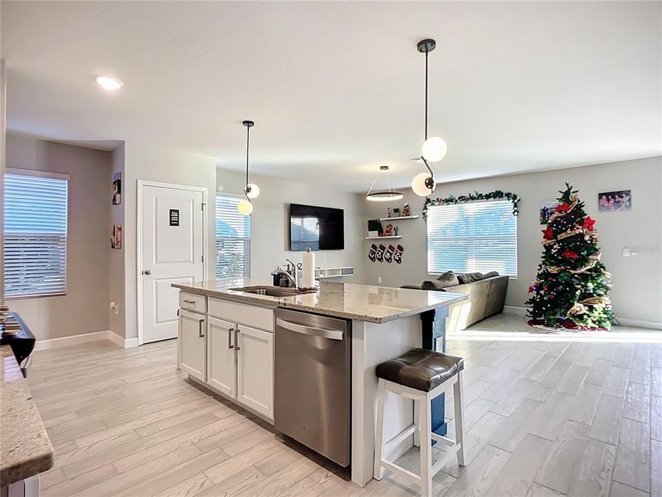 For Sale: $450,000 (4 beds, 2 baths, 2364 Square Feet)