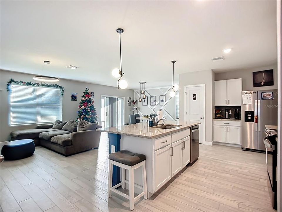 For Sale: $450,000 (4 beds, 2 baths, 2364 Square Feet)