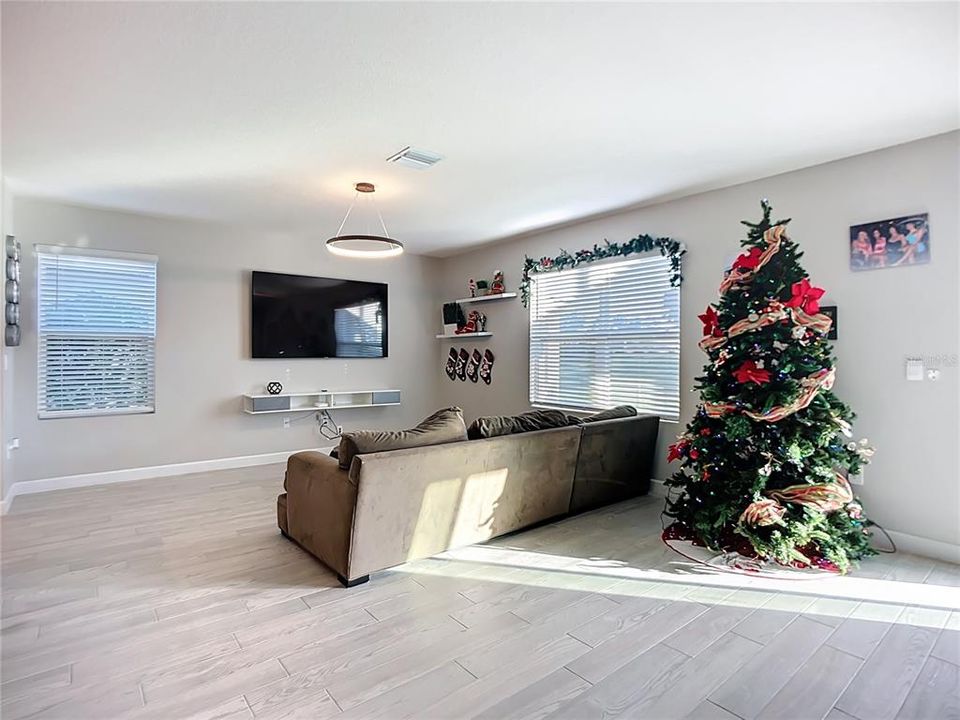 For Sale: $450,000 (4 beds, 2 baths, 2364 Square Feet)