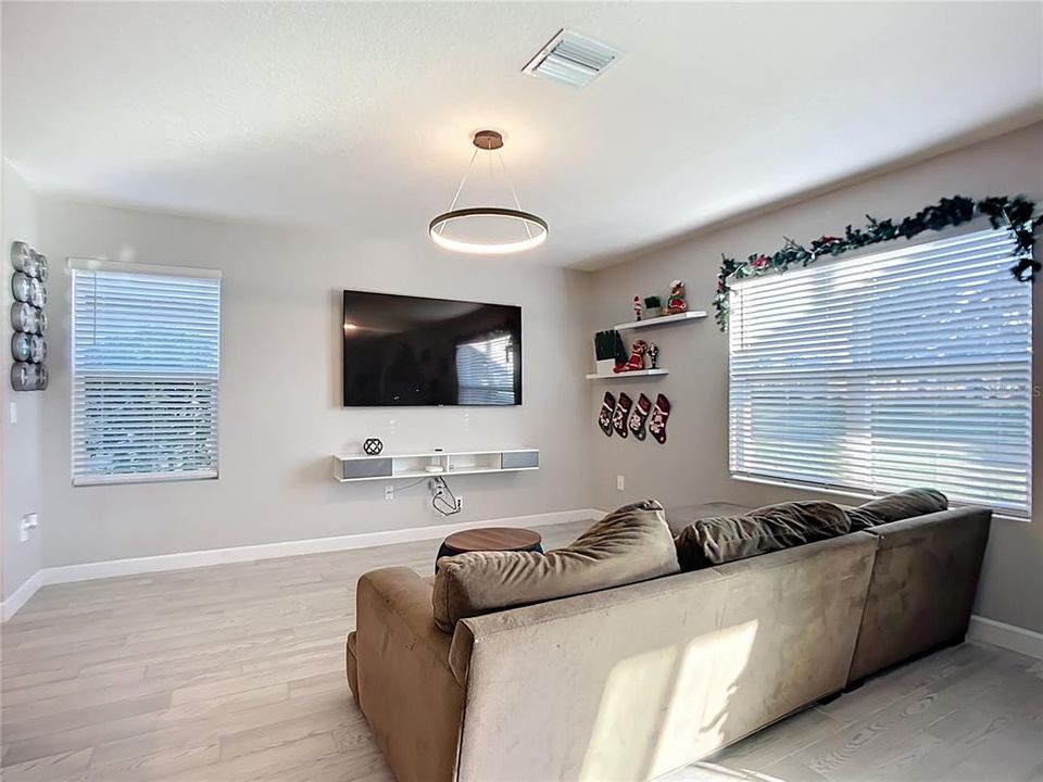 For Sale: $450,000 (4 beds, 2 baths, 2364 Square Feet)