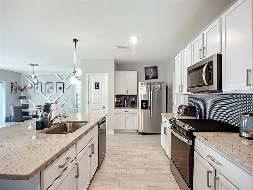 For Sale: $450,000 (4 beds, 2 baths, 2364 Square Feet)