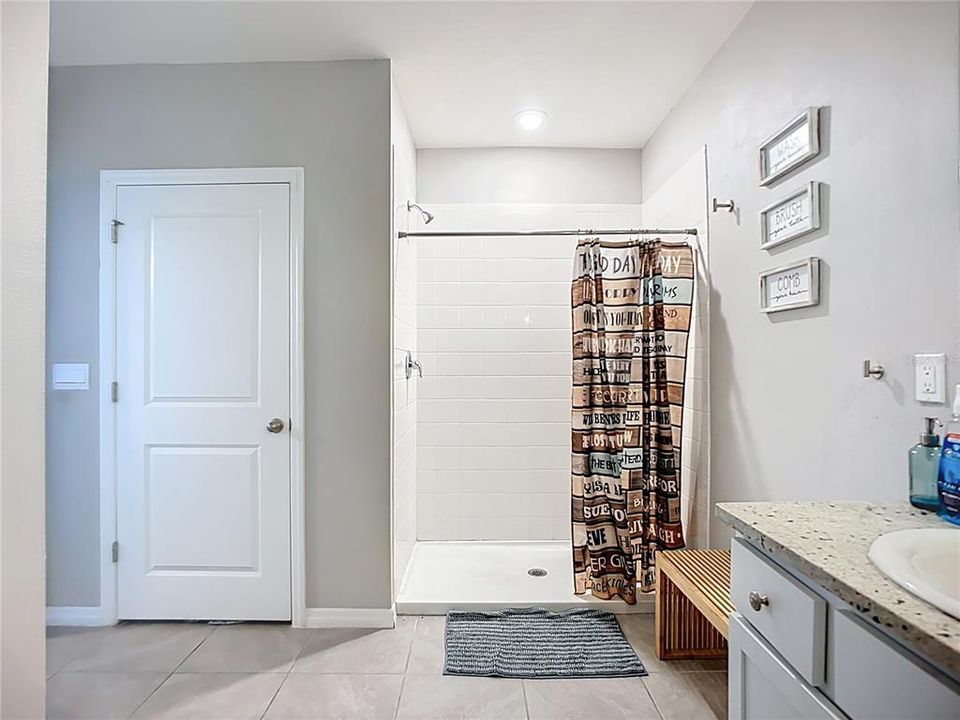 For Sale: $450,000 (4 beds, 2 baths, 2364 Square Feet)