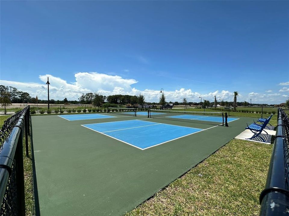 Под контрактом: $3,199 (5 спален, 4 ванн, 3791 Квадратных фут)