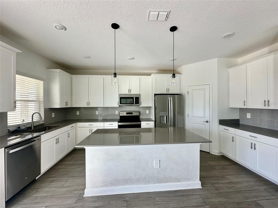 For Rent: $3,199 (5 beds, 4 baths, 3791 Square Feet)