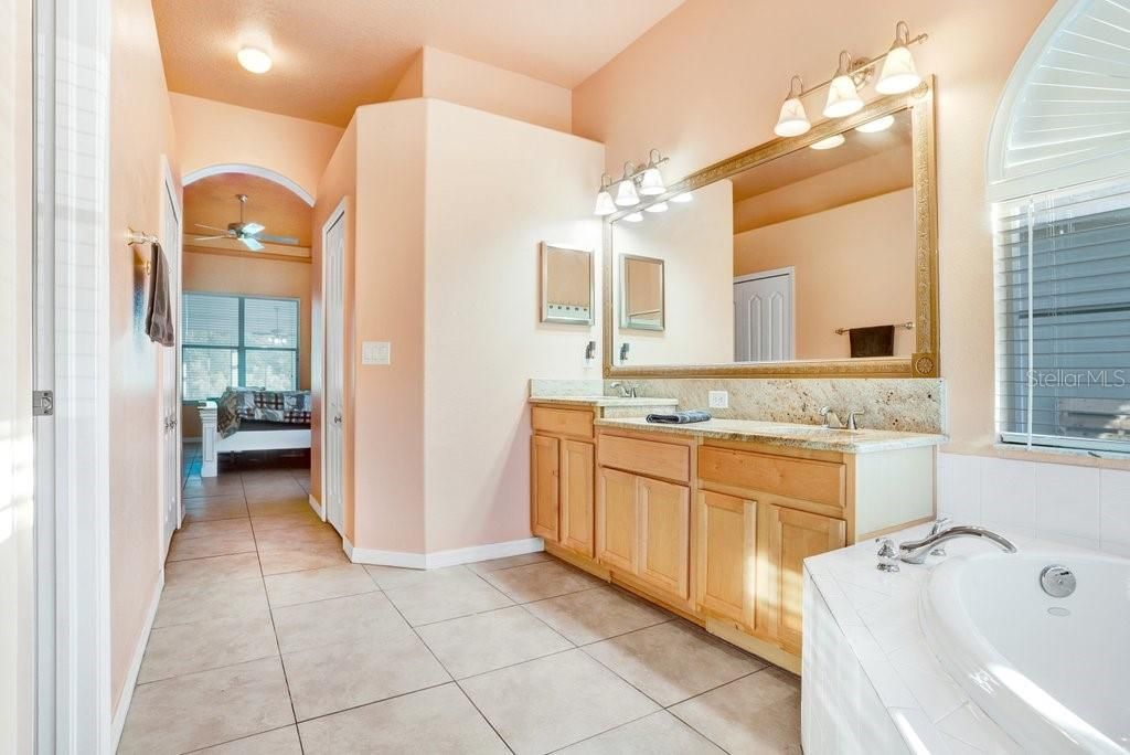 For Sale: $499,900 (4 beds, 3 baths, 2918 Square Feet)