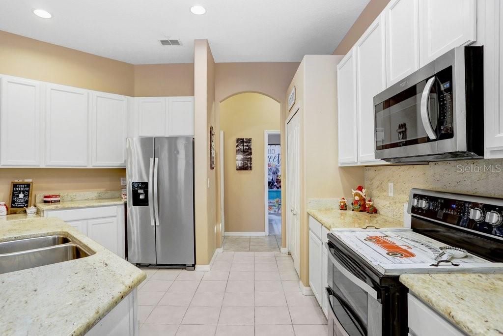 For Sale: $499,900 (4 beds, 3 baths, 2918 Square Feet)