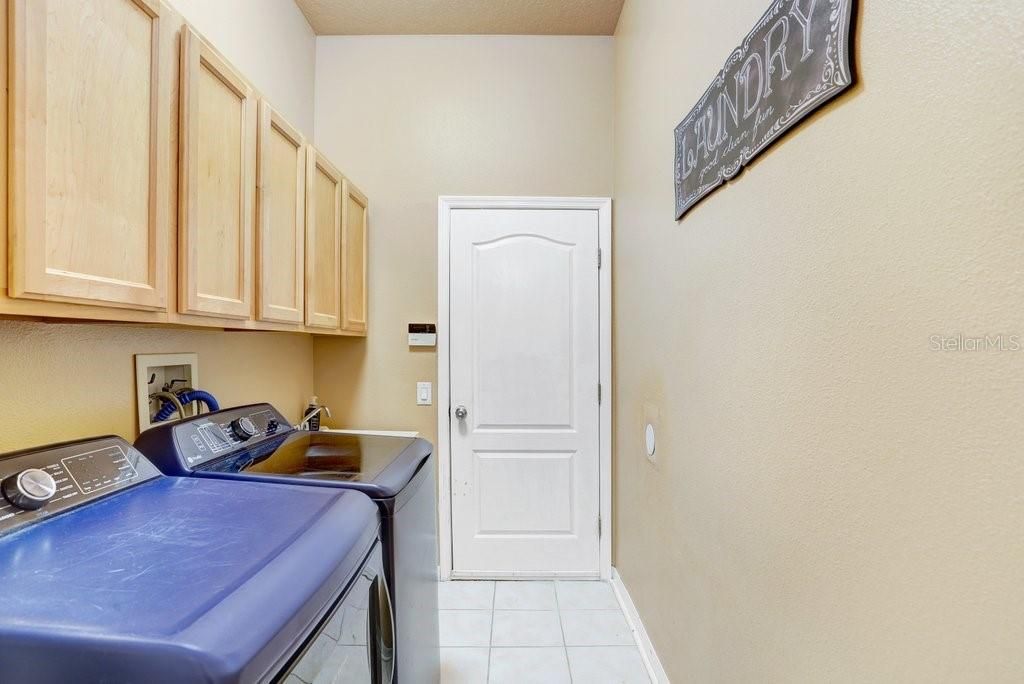 For Sale: $499,900 (4 beds, 3 baths, 2918 Square Feet)