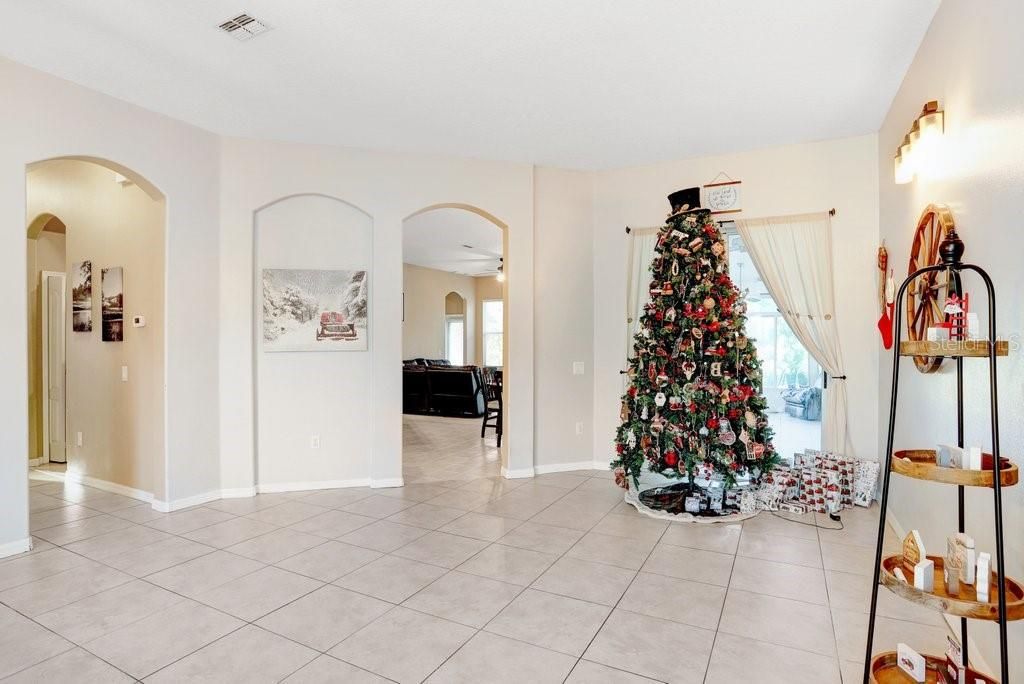 For Sale: $499,900 (4 beds, 3 baths, 2918 Square Feet)