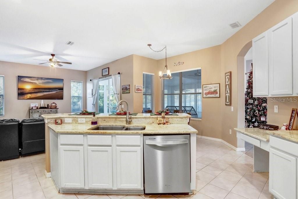 For Sale: $499,900 (4 beds, 3 baths, 2918 Square Feet)