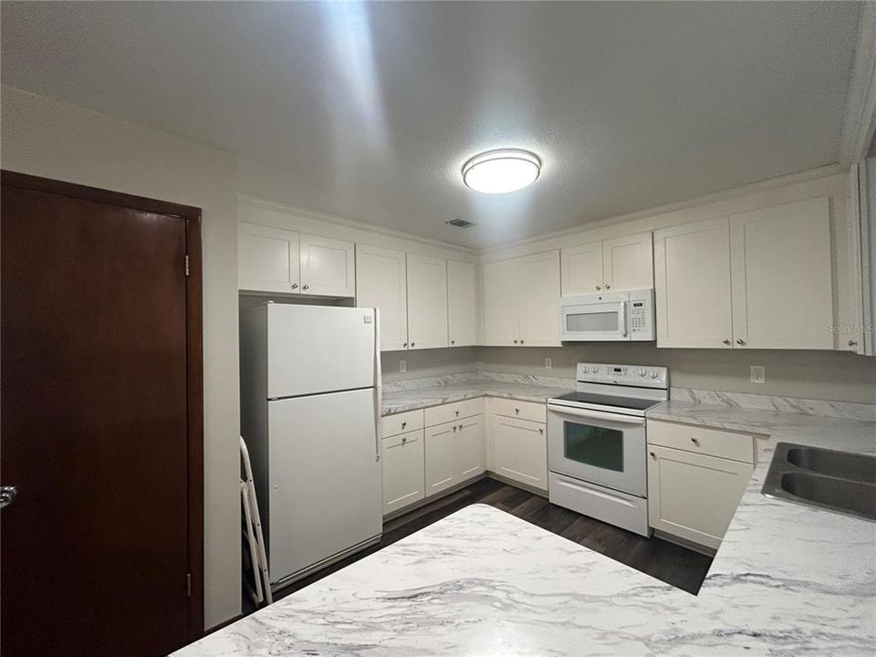 For Rent: $2,100 (4 beds, 2 baths, 2110 Square Feet)