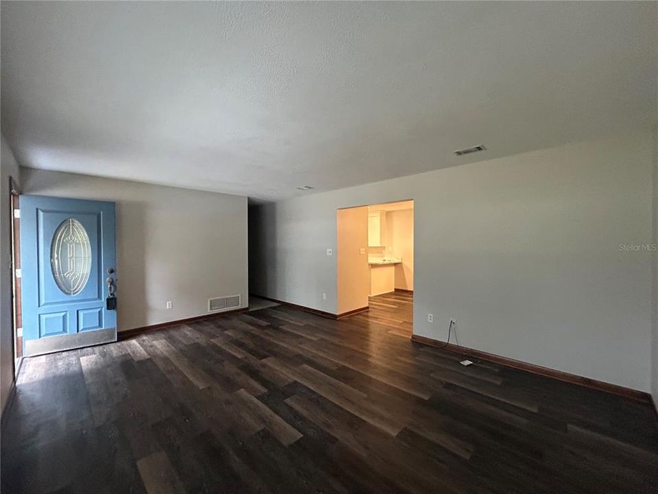 For Rent: $2,100 (4 beds, 2 baths, 2110 Square Feet)