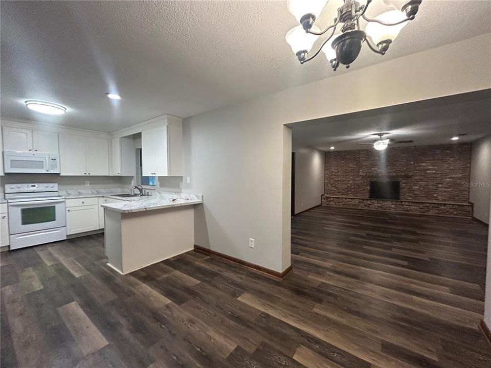 For Rent: $2,100 (4 beds, 2 baths, 2110 Square Feet)