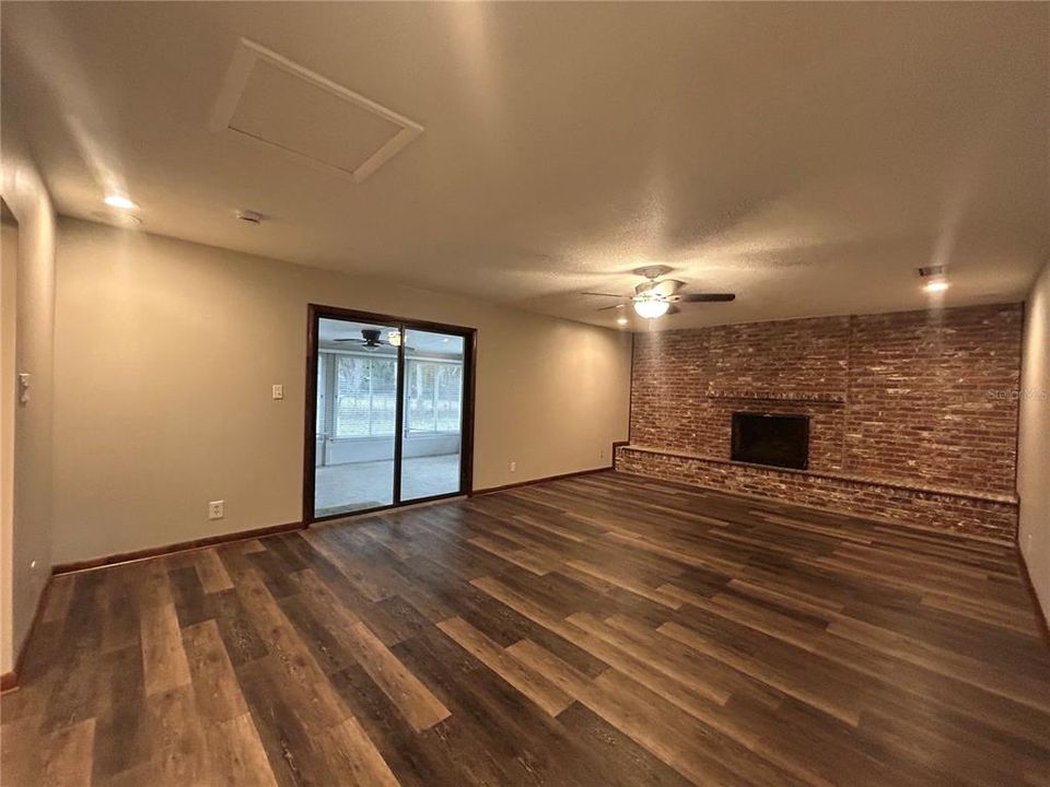For Rent: $2,100 (4 beds, 2 baths, 2110 Square Feet)