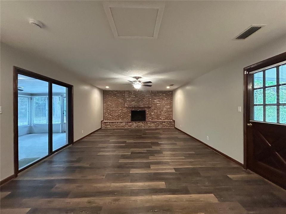 For Rent: $2,100 (4 beds, 2 baths, 2110 Square Feet)