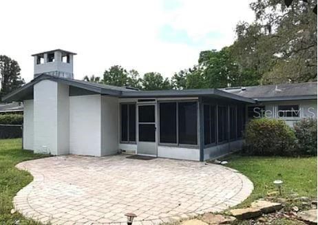 For Rent: $2,100 (4 beds, 2 baths, 2110 Square Feet)