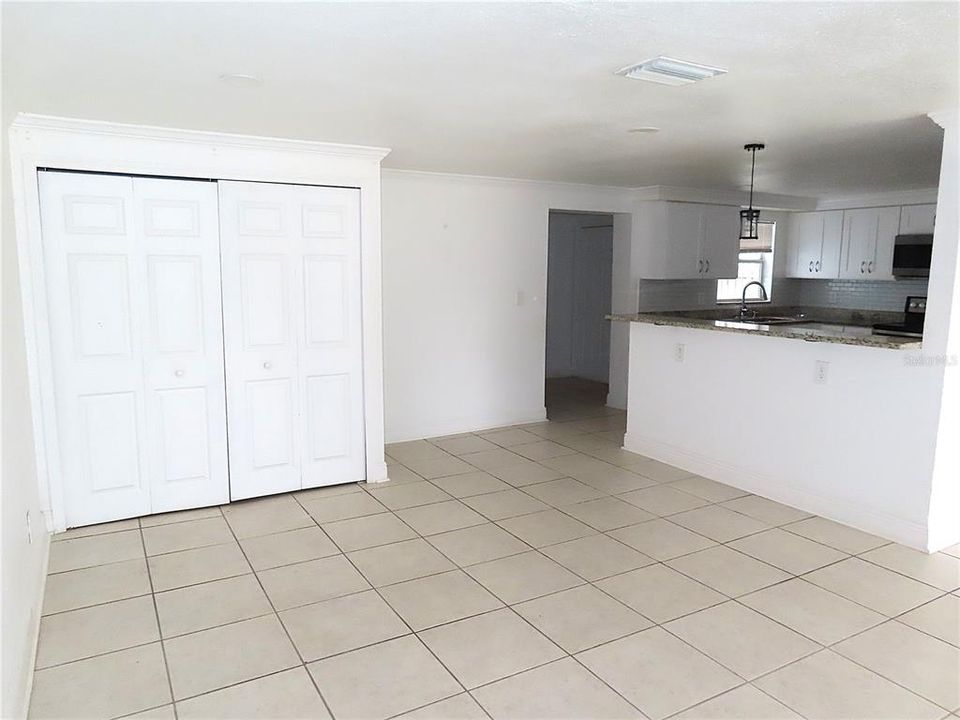 待售: $299,990 (4 贝兹, 2 浴室, 1698 平方英尺)