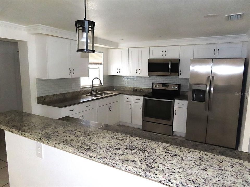 待售: $299,990 (4 贝兹, 2 浴室, 1698 平方英尺)