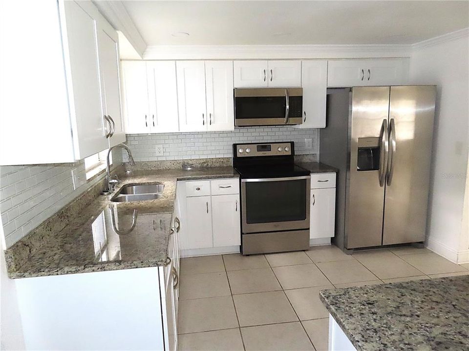 待售: $299,990 (4 贝兹, 2 浴室, 1698 平方英尺)