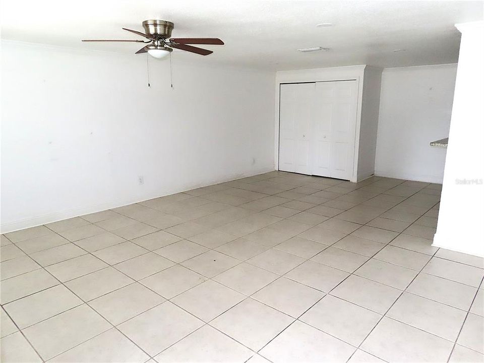 待售: $299,990 (4 贝兹, 2 浴室, 1698 平方英尺)