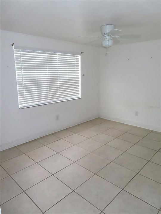 待售: $299,990 (4 贝兹, 2 浴室, 1698 平方英尺)