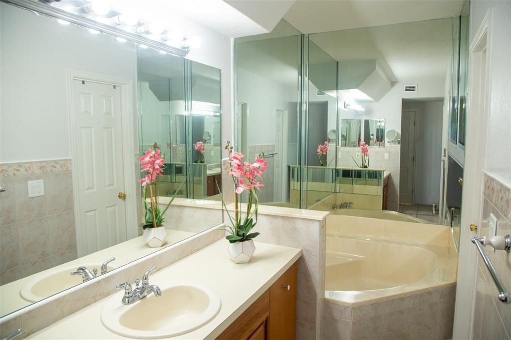 For Sale: $455,000 (4 beds, 2 baths, 1937 Square Feet)