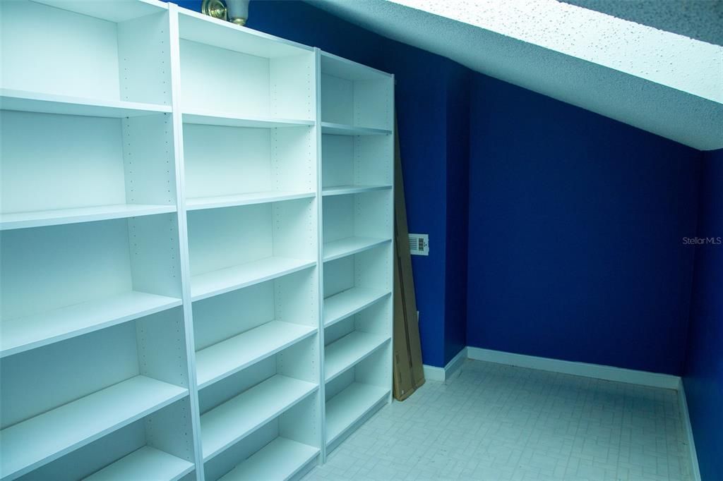 For Sale: $455,000 (4 beds, 2 baths, 1937 Square Feet)