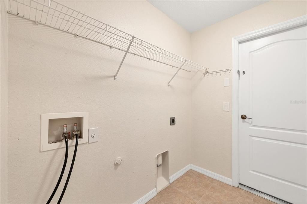 For Sale: $379,900 (4 beds, 2 baths, 2126 Square Feet)