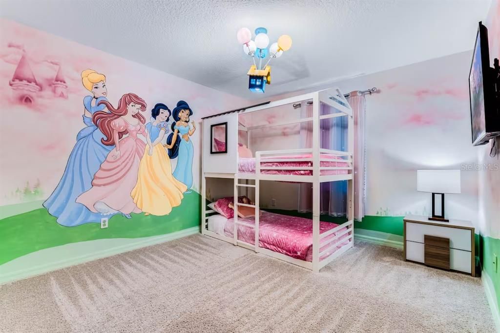 待售: $639,000 (7 贝兹, 6 浴室, 3533 平方英尺)