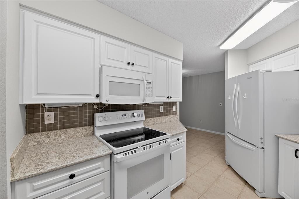 待售: $279,900 (2 贝兹, 2 浴室, 1330 平方英尺)