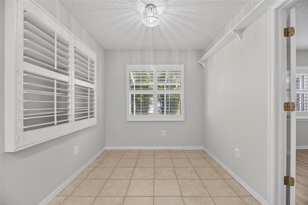 待售: $279,900 (2 贝兹, 2 浴室, 1330 平方英尺)