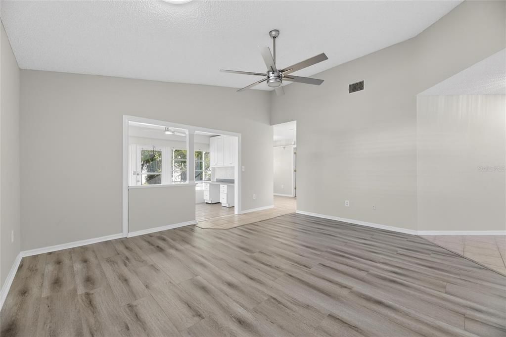 待售: $279,900 (2 贝兹, 2 浴室, 1330 平方英尺)