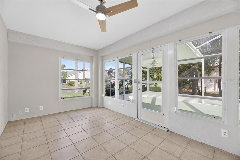 待售: $279,900 (2 贝兹, 2 浴室, 1330 平方英尺)