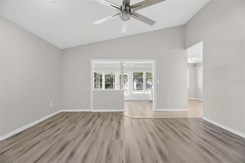 待售: $279,900 (2 贝兹, 2 浴室, 1330 平方英尺)