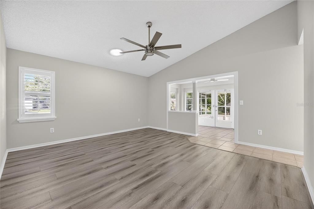 待售: $279,900 (2 贝兹, 2 浴室, 1330 平方英尺)