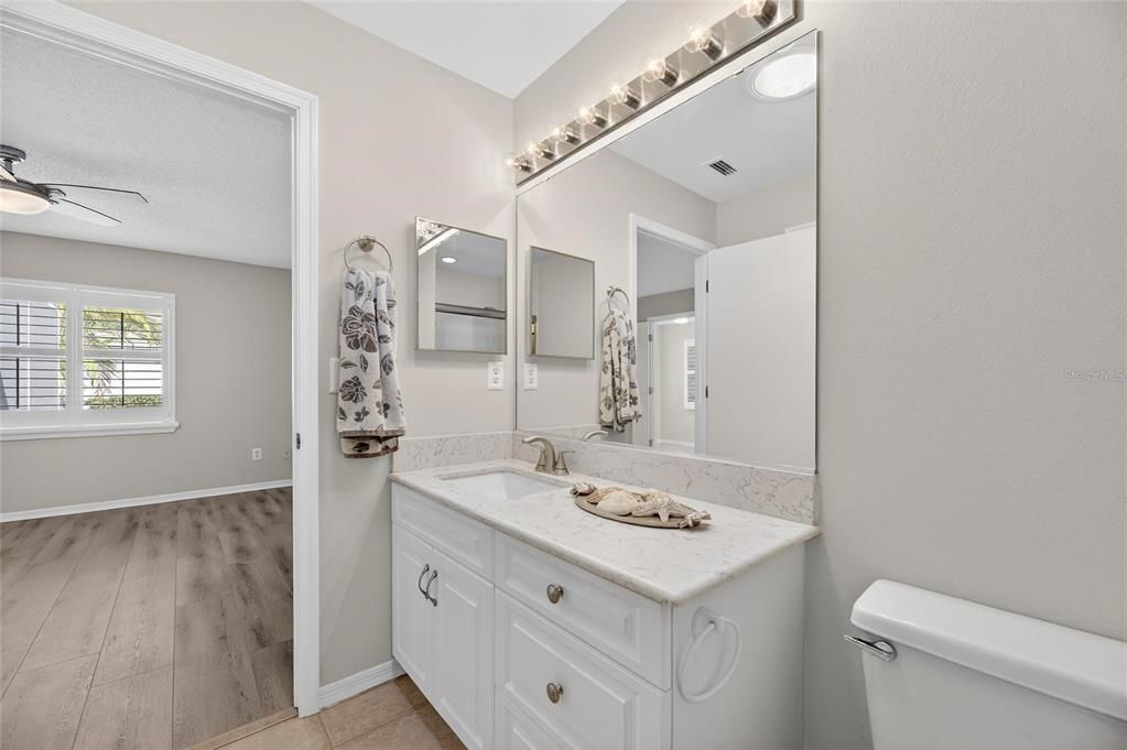 待售: $279,900 (2 贝兹, 2 浴室, 1330 平方英尺)