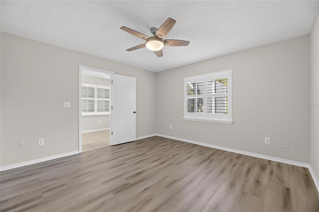 待售: $279,900 (2 贝兹, 2 浴室, 1330 平方英尺)