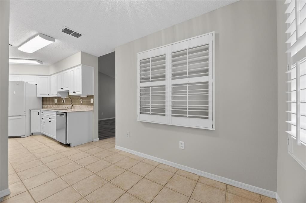 待售: $279,900 (2 贝兹, 2 浴室, 1330 平方英尺)