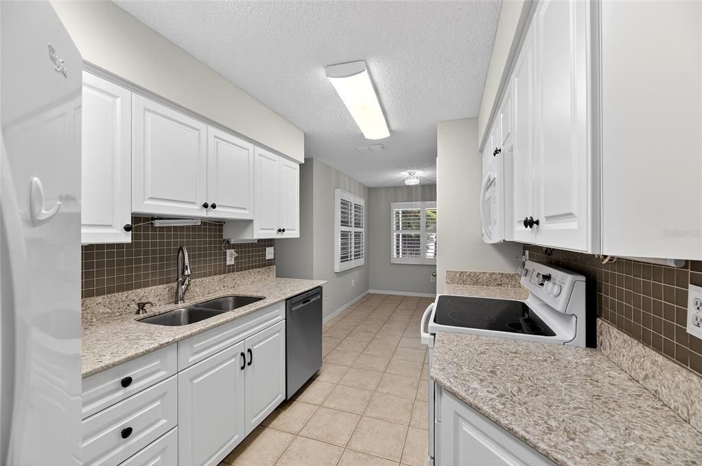 待售: $279,900 (2 贝兹, 2 浴室, 1330 平方英尺)