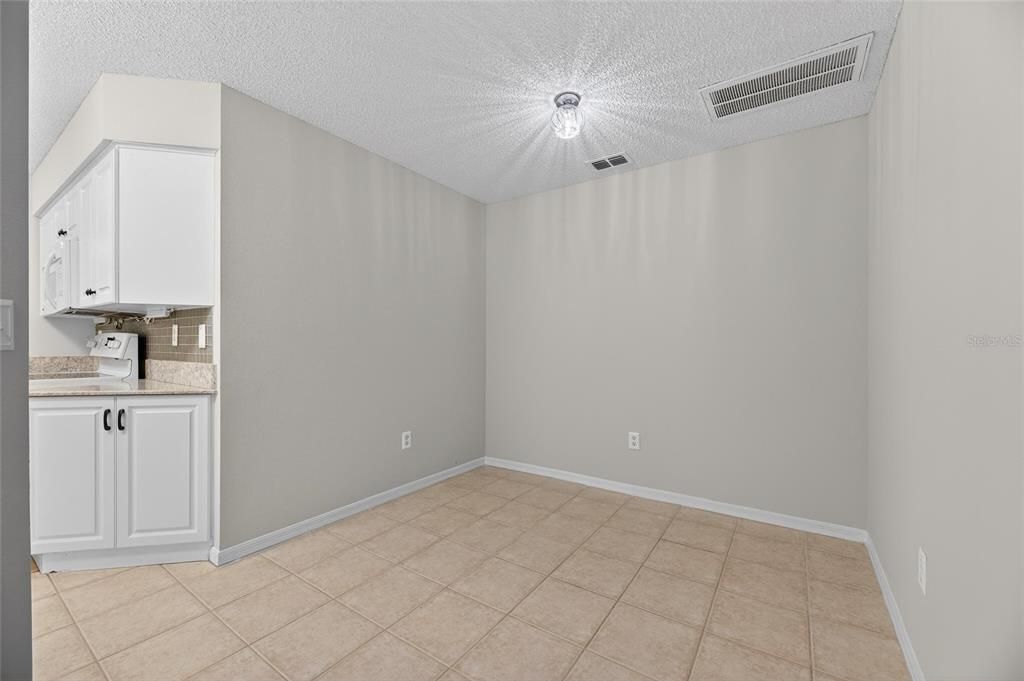 待售: $279,900 (2 贝兹, 2 浴室, 1330 平方英尺)